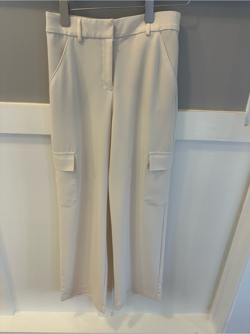 Express size 2S Women's Cream Cargo Wide-Leg Pants